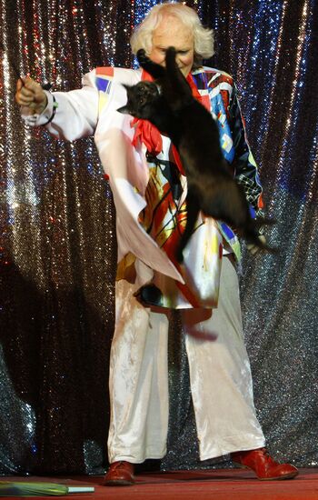 Yuri Kuklachev's performance "Queen of the Cats"