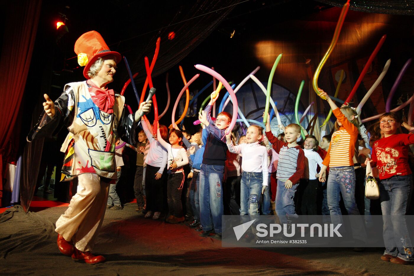 Yuri Kuklachev's performance "Queen of the Cats"