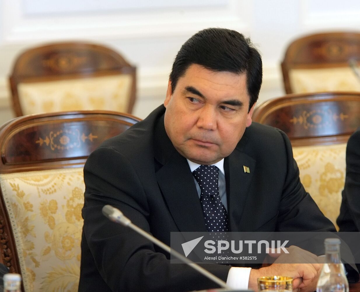 Turkmen President meets with St. Petersburg governor