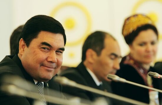 Turkmen President meets with St. Petersburg governor