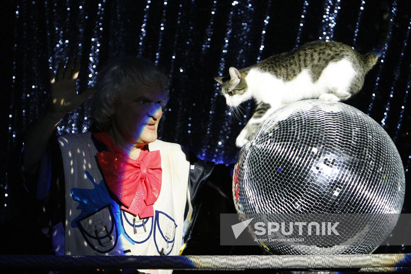 Yuri Kuklachev's performance "Queen of the Cats"