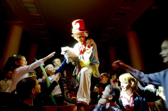 Yuri Kuklachev's performance "Queen of the Cats"