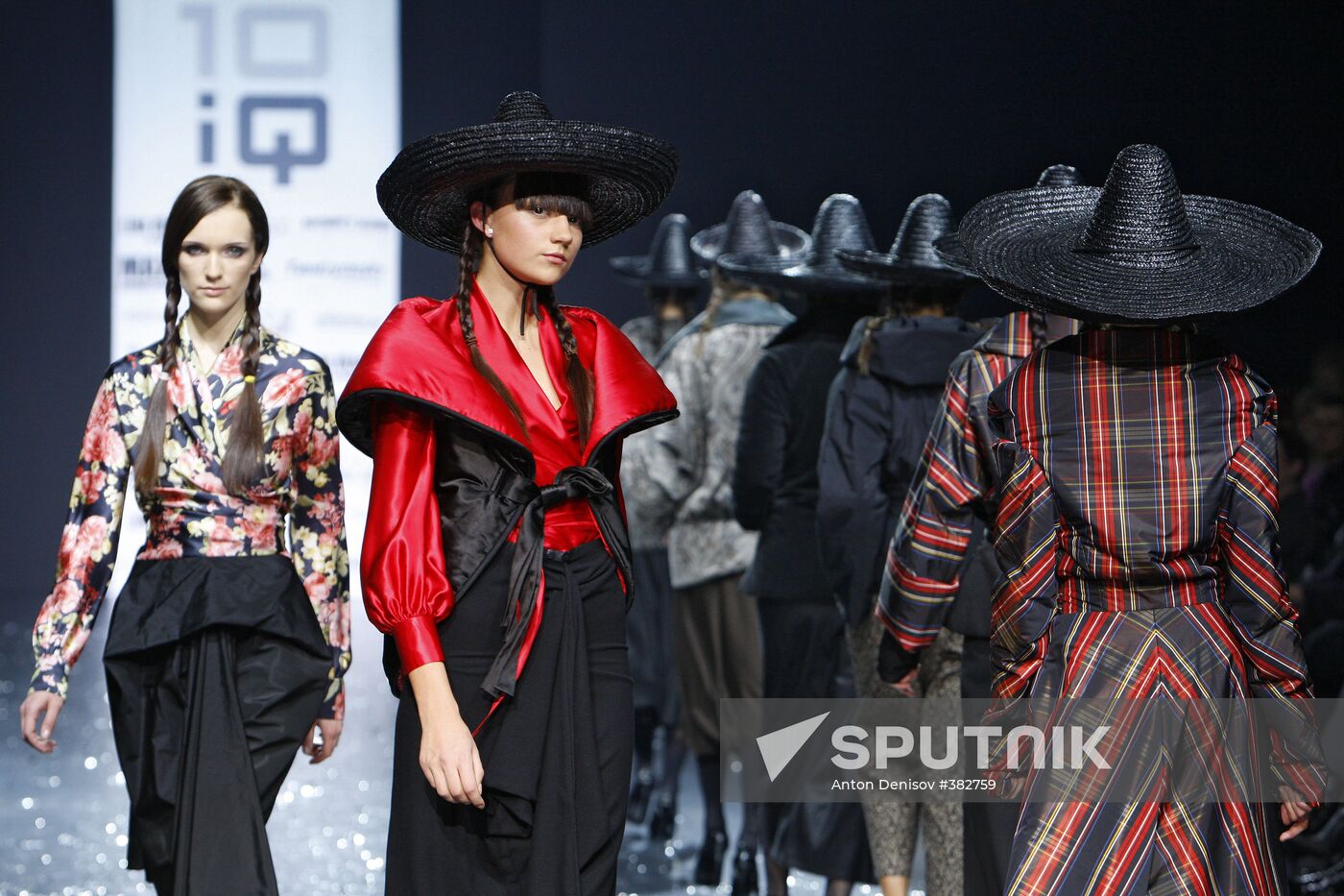 Russian fashion designers take part in 10iQ project