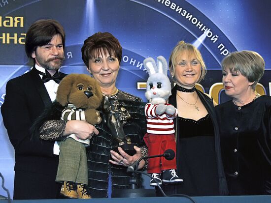 "Sweet Dreams, Babies" TV program crew