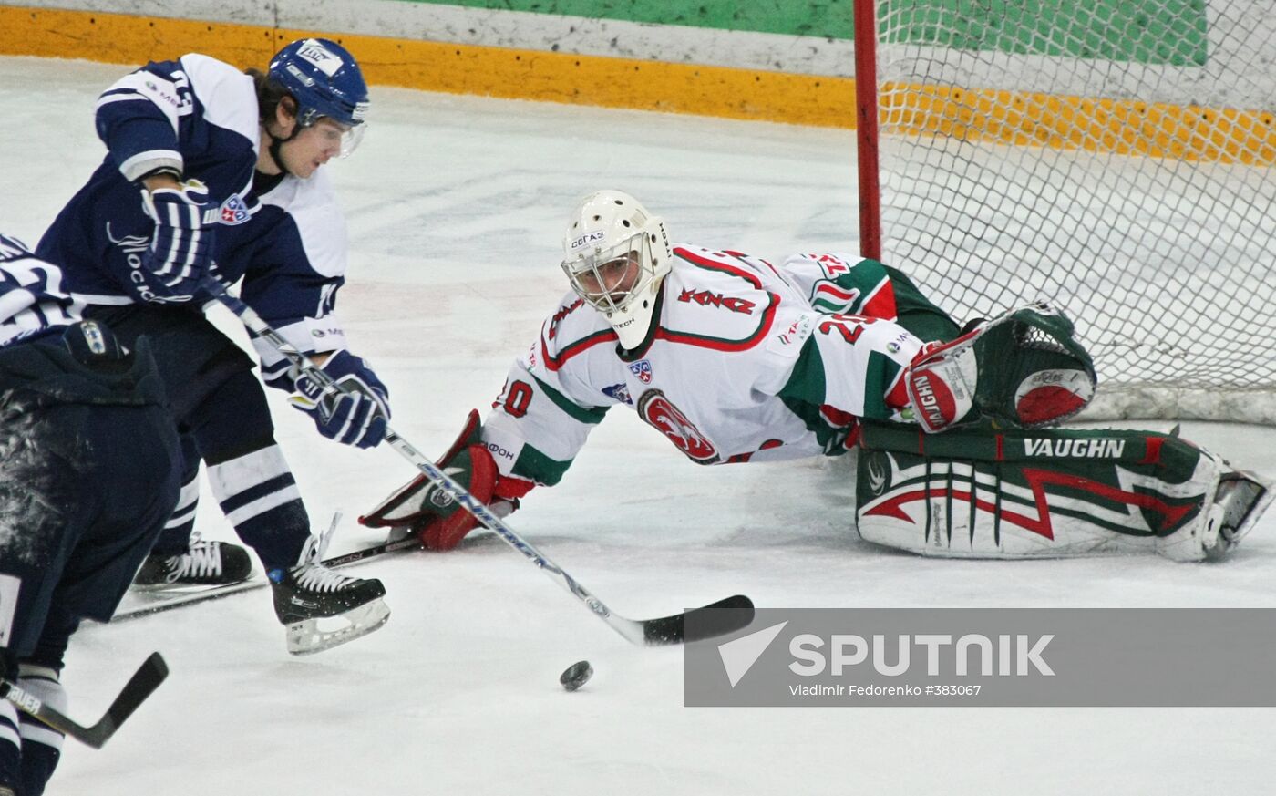 Continental Hockey League semi-finals. Dynamo vs. Ak Bars