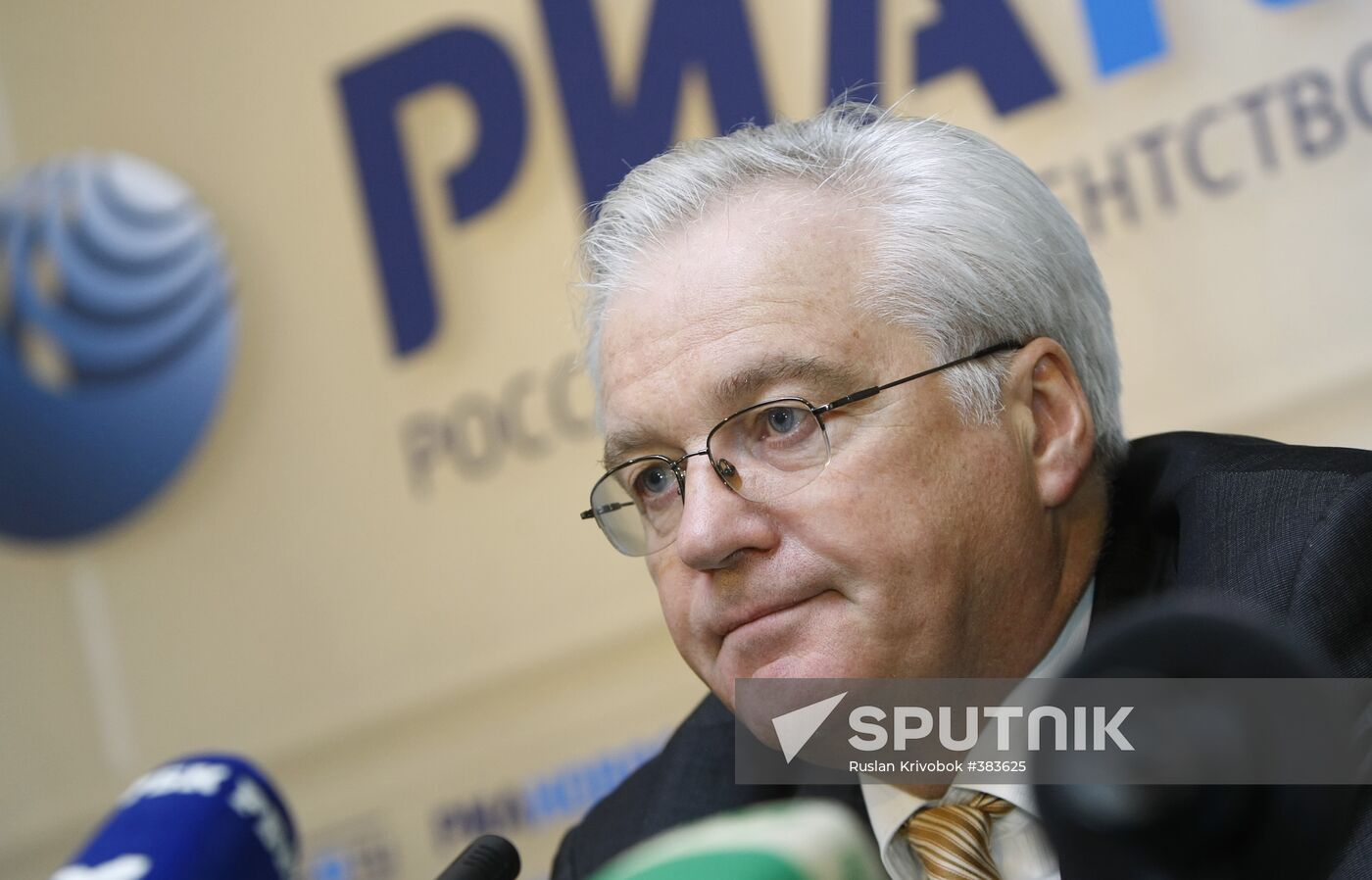 Vitaly Churkin at a RIA Novosti news conference