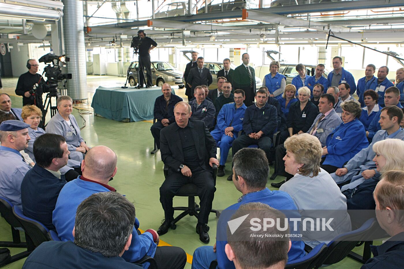 Vladimir Putin tours Volga Federal District