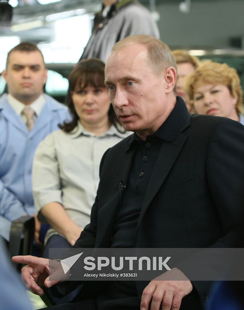 Vladimir Putin tours Volga Federal District