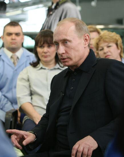 Vladimir Putin tours Volga Federal District