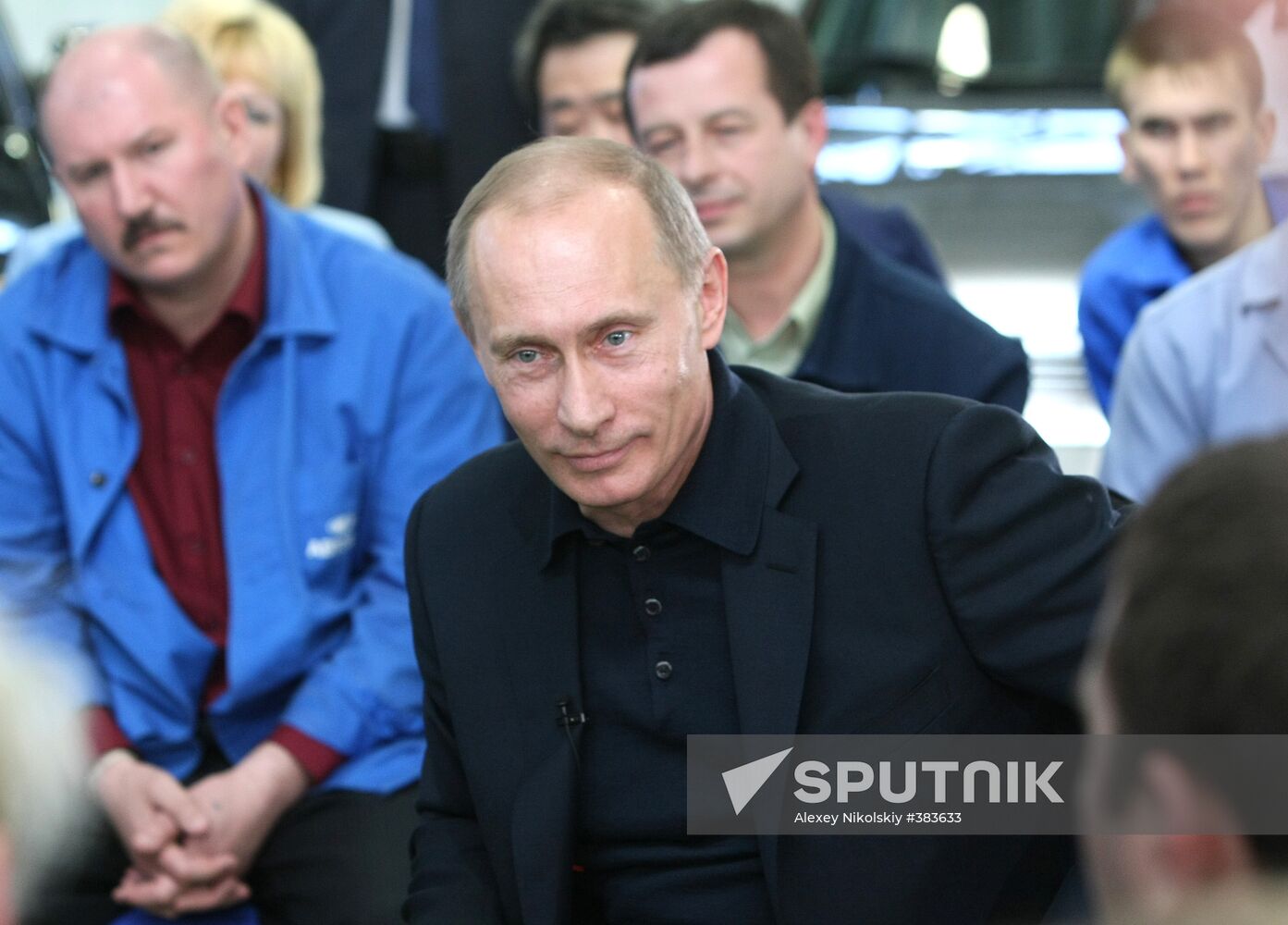 Vladimir Putin tours Volga Federal District