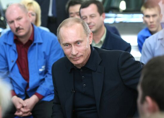 Vladimir Putin tours Volga Federal District