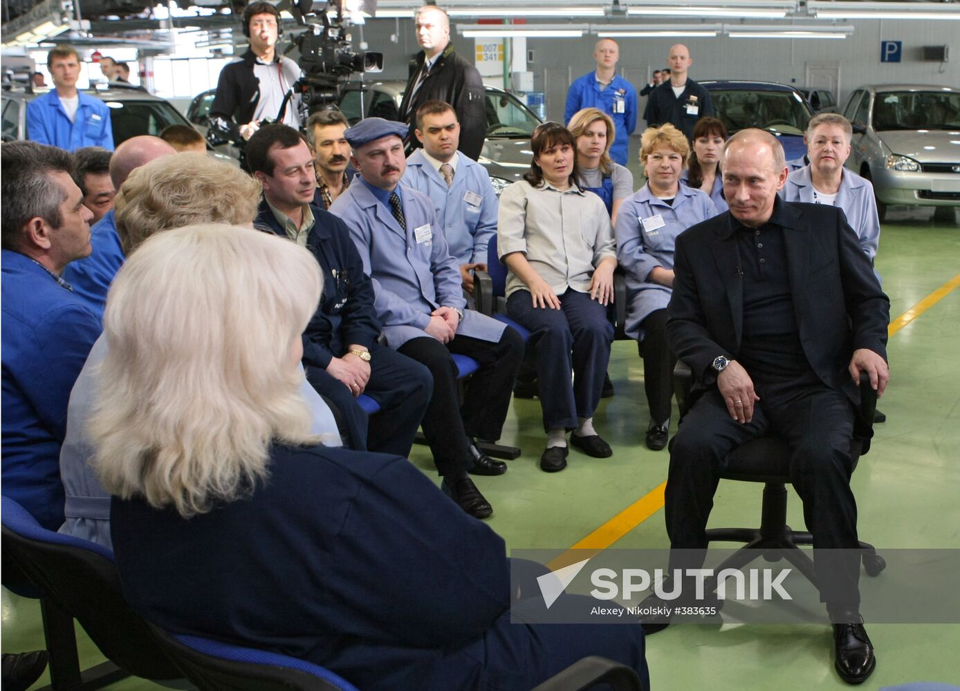Vladimir Putin tours Volga Federal District