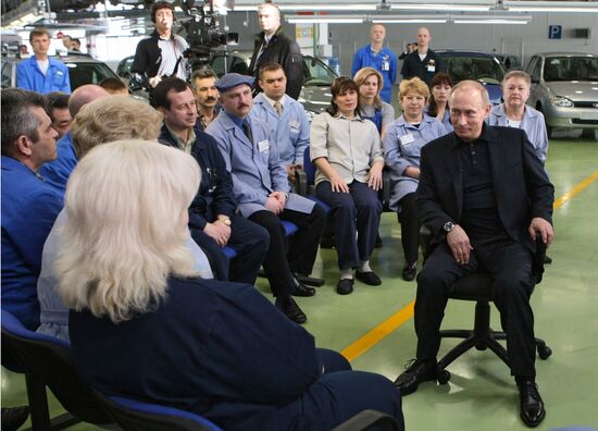 Vladimir Putin tours Volga Federal District