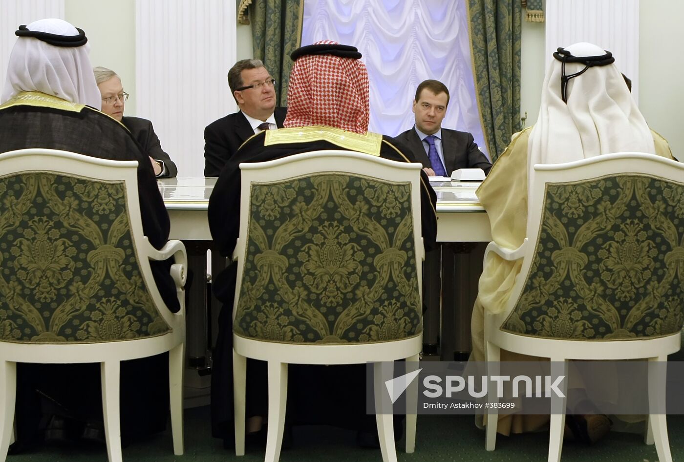 Dmitry Medvedev and Mohammed bin Rashid Al Maktoum