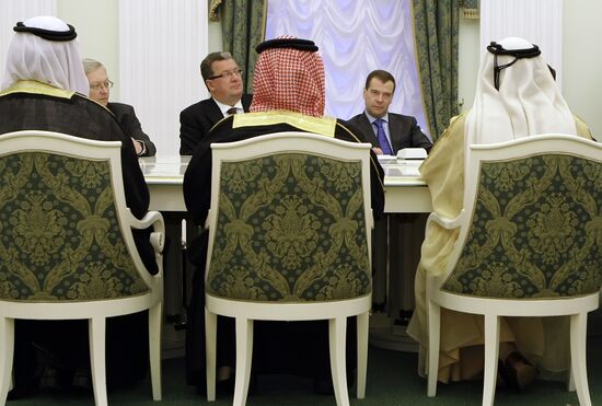 Dmitry Medvedev and Mohammed bin Rashid Al Maktoum