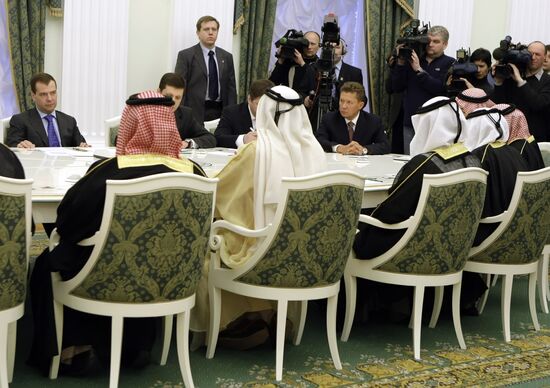 Dmitry Medvedev and Mohammed bin Rashid Al Maktoum
