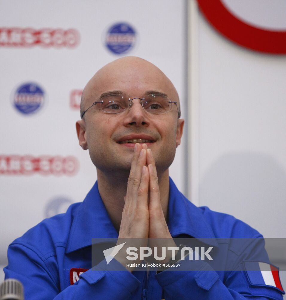 40 year-old Air France pilot Cyrille Fournier, a crew member of the Mars-500 international simulated space mission to Mars, during a news conference at the Institute of Biomedical Problems in Moscow. The simulated flight will last for 105 days. Location: Russia, Moscow. Author: Ruslan Krivobok/Sputnik. Mars-500 flight simulation starts in Moscow