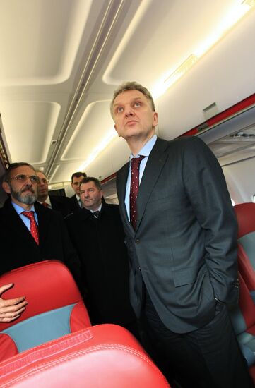 Russian Industry and Trade Minister inside Tu-204