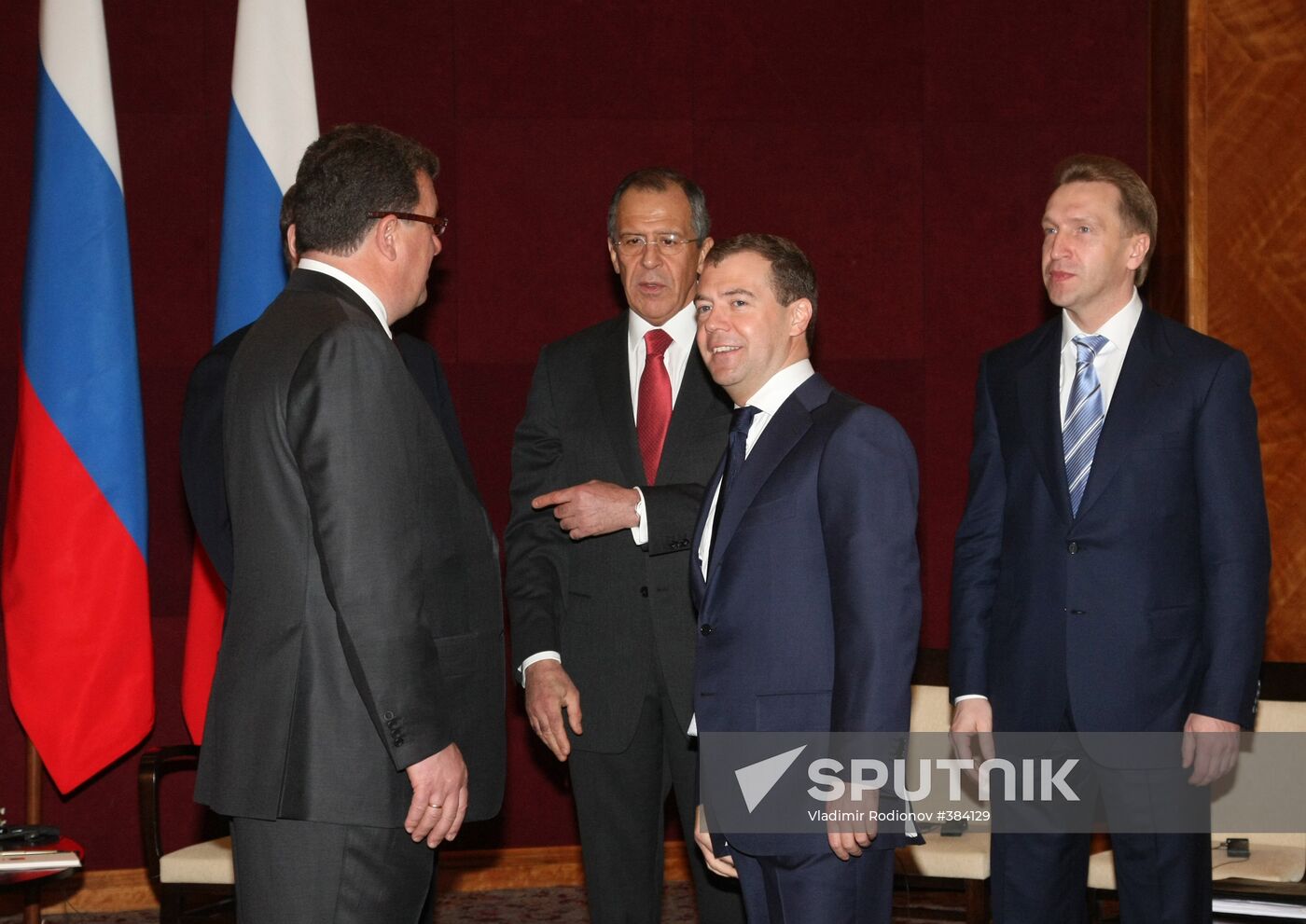 Dmitry Medvedev and Kevin Rudd meet during G20 summit