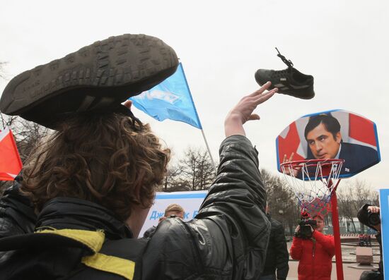 Boot-throwing competition in Moscow