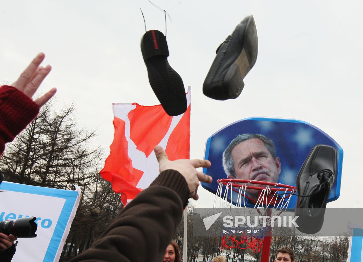 Boot-throwing competition in Moscow