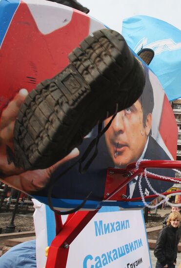 Boot-throwing competition in Moscow