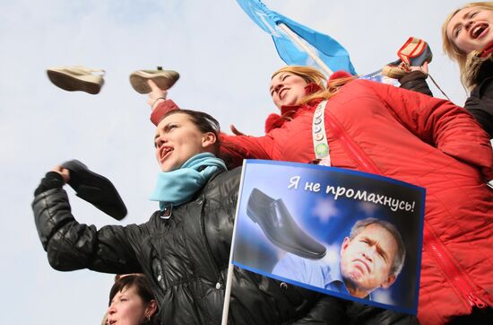Boot-throwing competition in Moscow