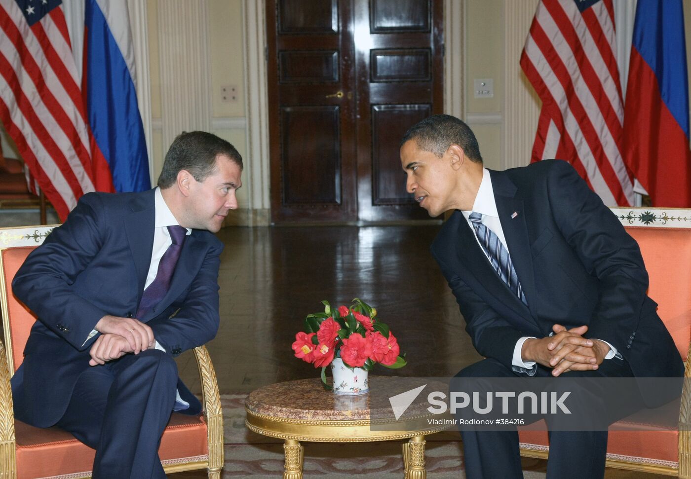 Dmitry Medvedev meets with Barack Obama
