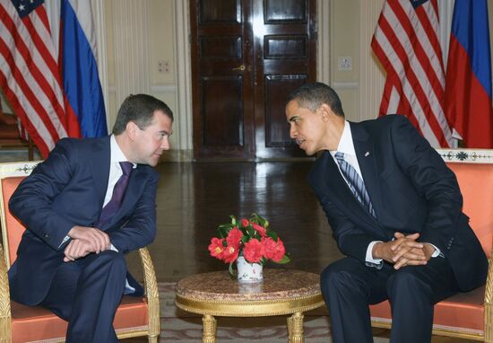 Dmitry Medvedev meets with Barack Obama