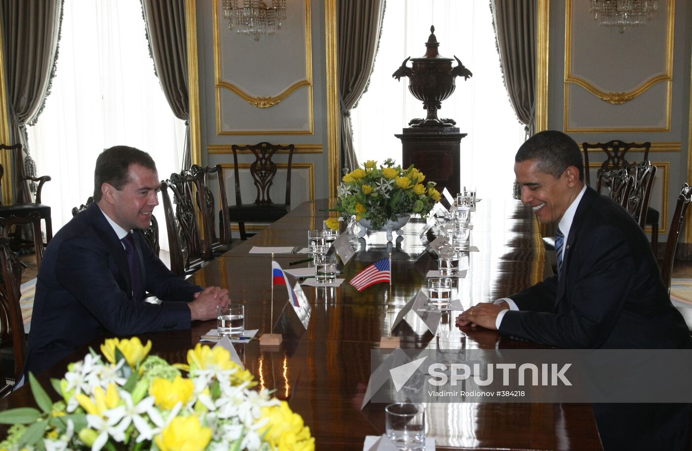 Dmitry Medvedev meets with Barack Obama