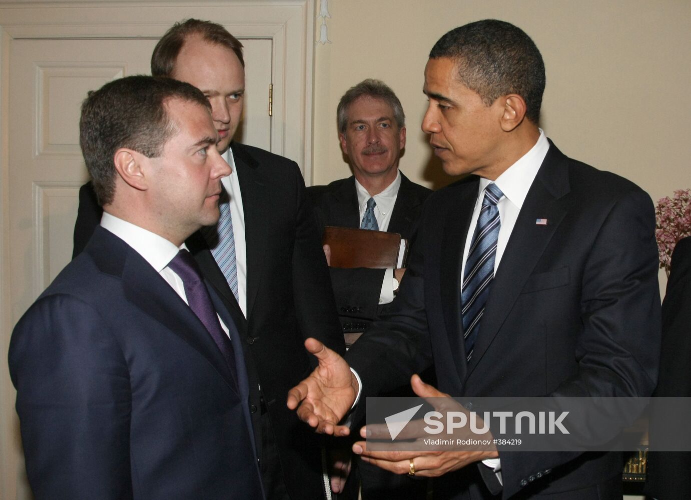 Dmitry Medvedev meets with Barack Obama