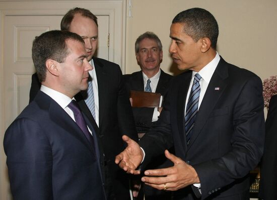 Dmitry Medvedev meets with Barack Obama