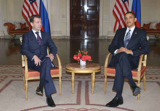 Dmitry Medvedev meets with Barack Obama