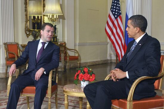 Dmitry Medvedev meets with Barack Obama