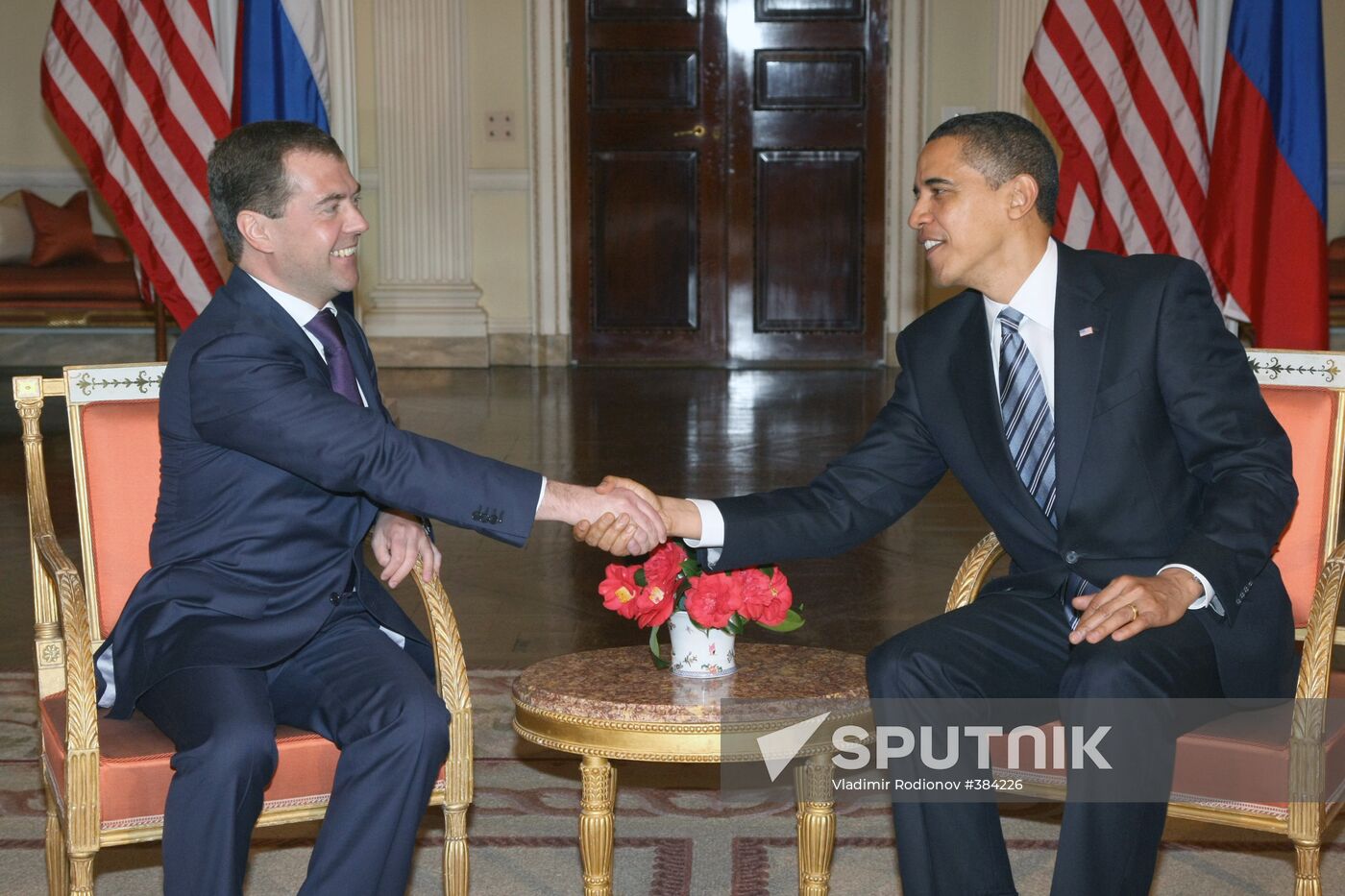 Dmitry Medvedev meets with Barack Obama