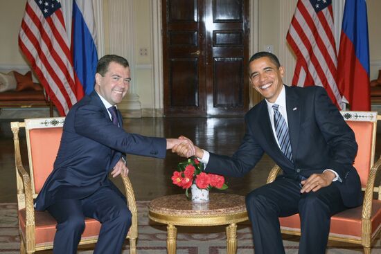 Dmitry Medvedev meets with Barack Obama