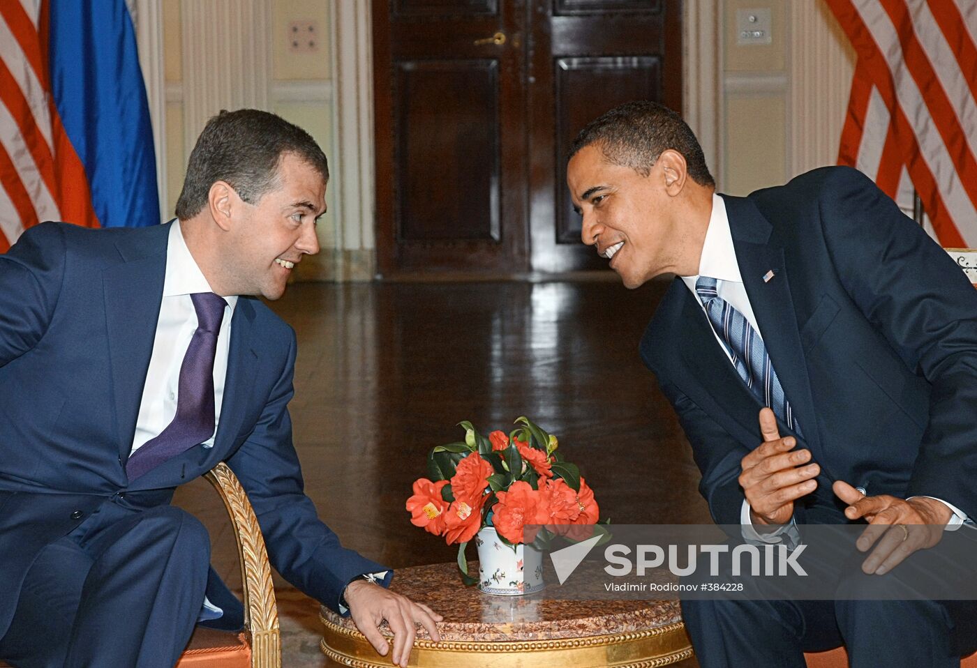 Dmitry Medvedev meets with Barack Obama