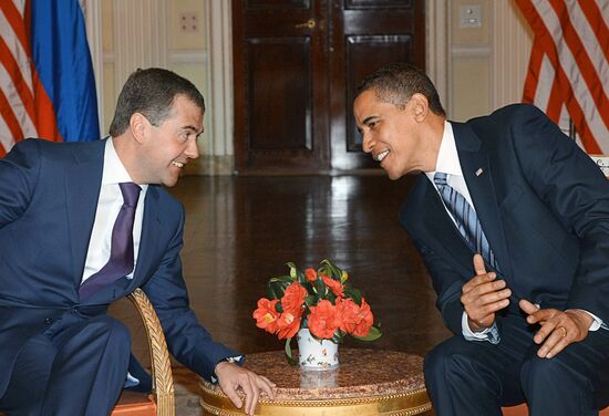 Dmitry Medvedev meets with Barack Obama