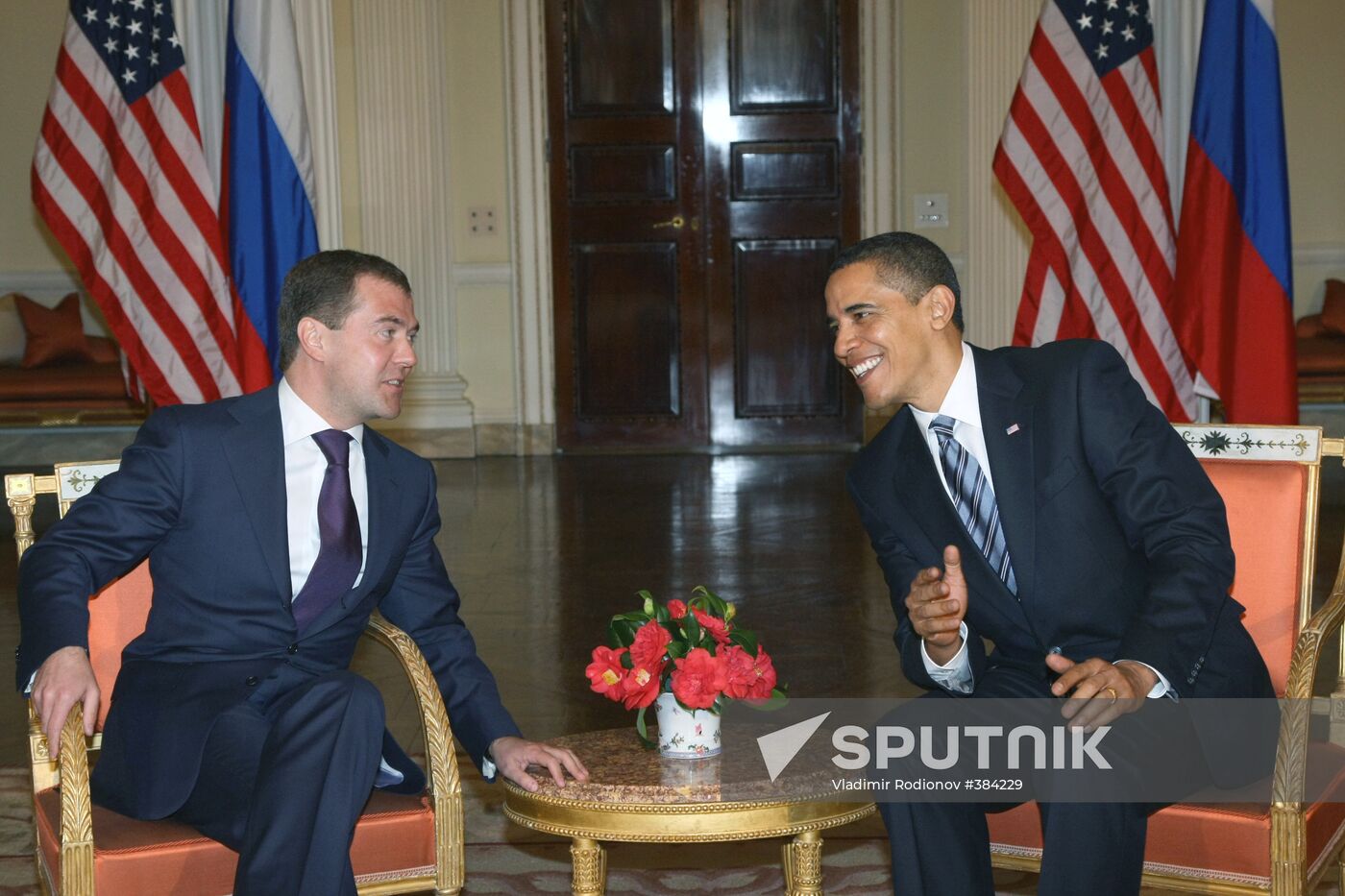 Dmitry Medvedev meets with Barack Obama