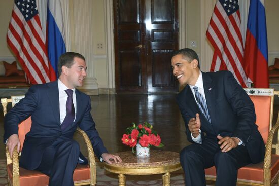Dmitry Medvedev meets with Barack Obama