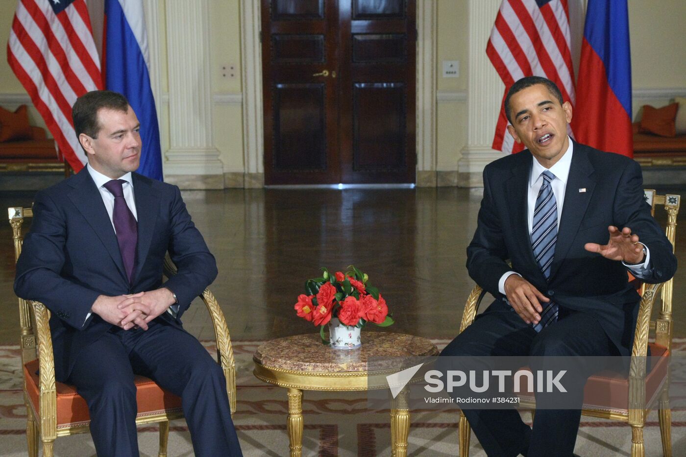 Dmitry Medvedev meets with Barack Obama