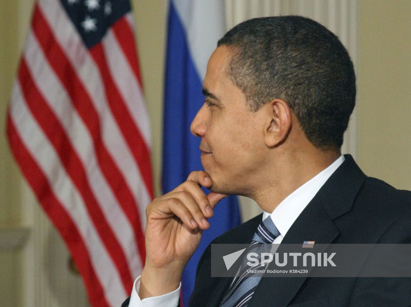 Russian President Dmitry Medvedev meeting US President Obama