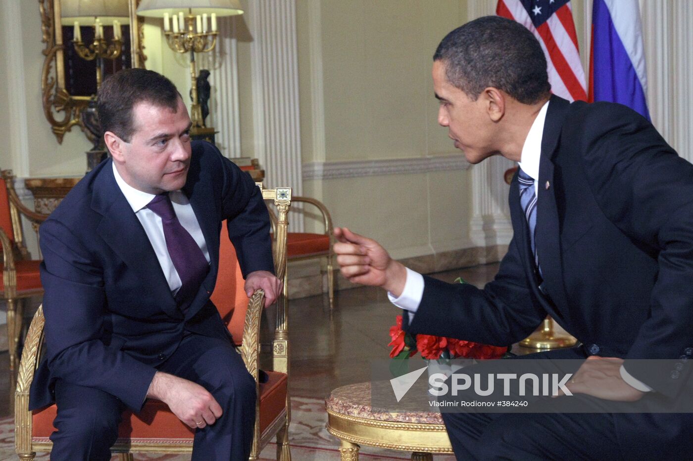 Russian President Dmitry Medvedev meeting US President Obama