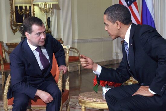 Russian President Dmitry Medvedev meeting US President Obama
