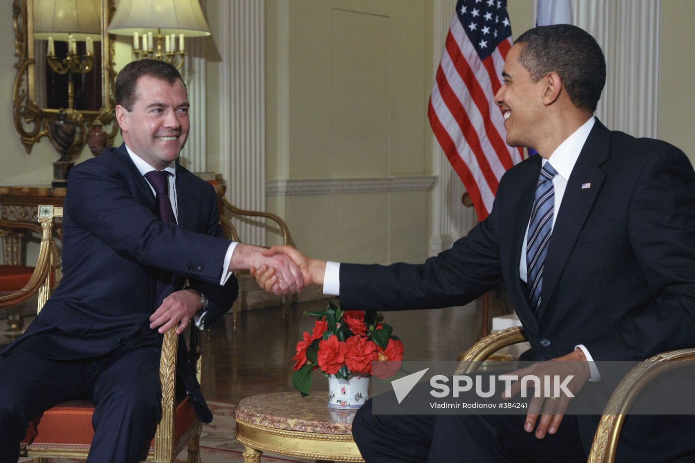 Russian President Dmitry Medvedev meeting US President Obama