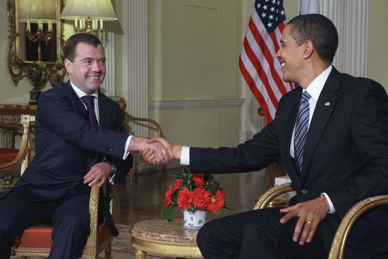 Russian President Dmitry Medvedev meeting US President Obama