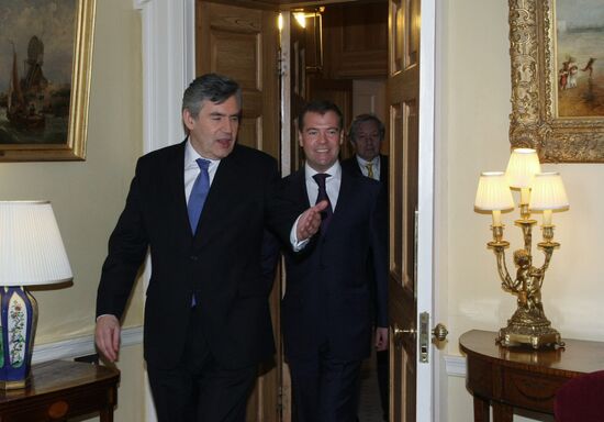 Dmitry Medvedev meeting with Gordon Brown