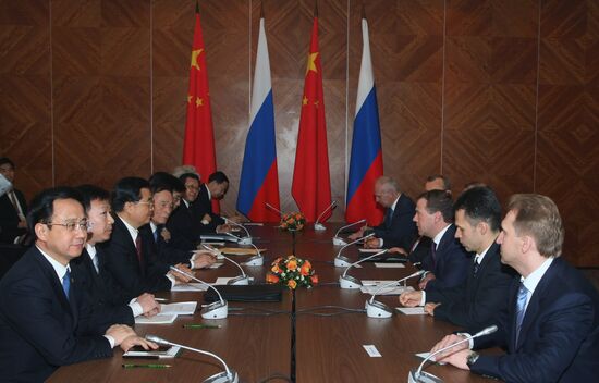 Russian, Chinese Presidents meet in London