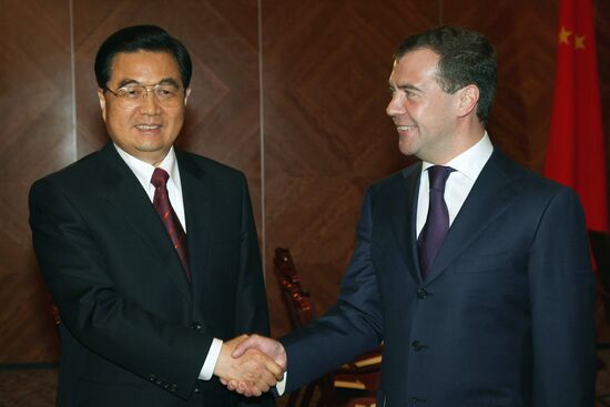 Russian, Chinese Presidents meet in London