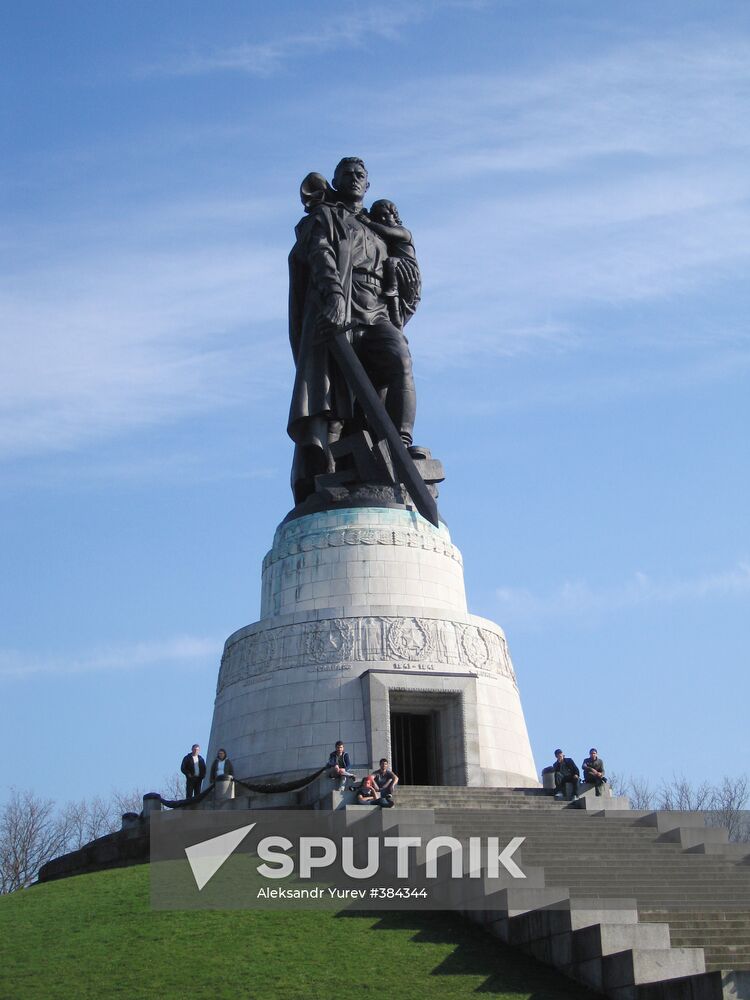 Monument to the Soviet liberator in Treptower Park, Berlin